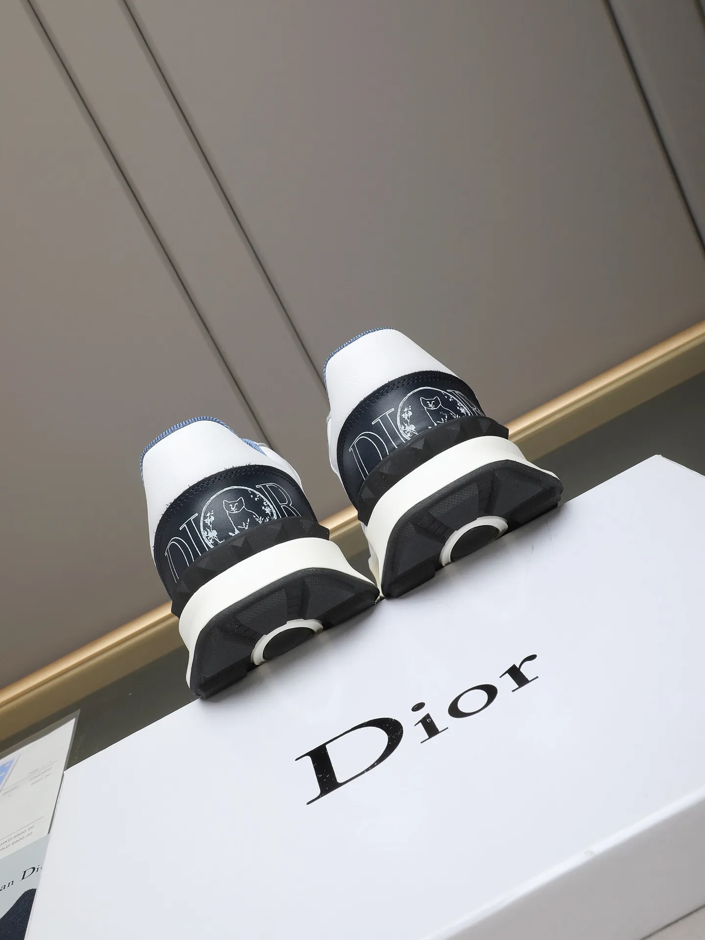 🆕🆕🆕Men's Shoes💰P440 Dior's avant-garde and versatile fashionable men's shoes are privately modeled, calfskin stitched with Dior's special waterproof fabric, fashionable, simple, stylish, eye-catching and classy. It will subvert old ideas and be a must-have for fashionistas who want to spend time with you! Must keep it for yourself! High and comfortable but low, high-end quality workmanship. Code number: 38-44 (45 customized) 4 colors for your choice [kiss][kiss][kiss]